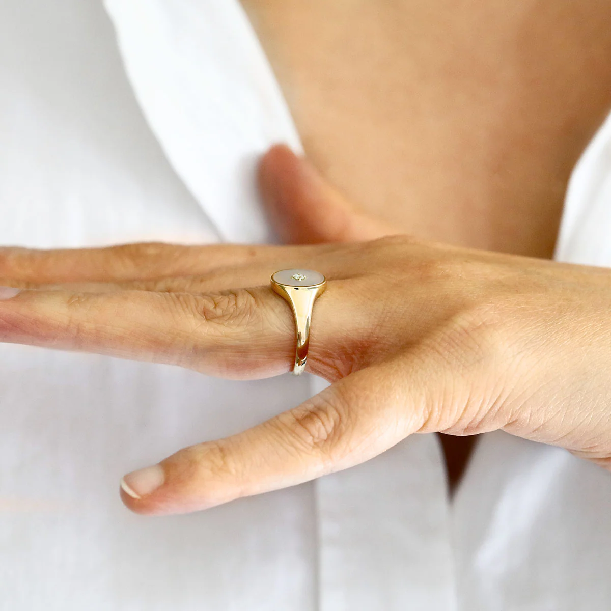0.05ct Brilliant Cut Diamond and Mother of Pearl Oval Signet Ring | 9K Yellow Gold - Image 7
