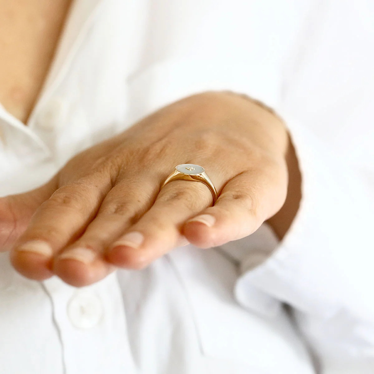 0.05ct Brilliant Cut Diamond and Mother of Pearl Oval Signet Ring | 9K Yellow Gold - Image 8