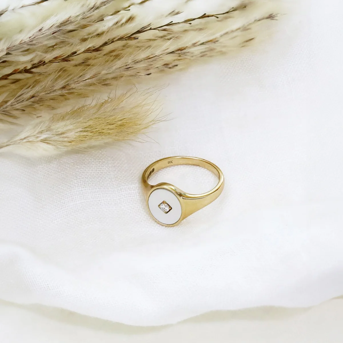0.05ct Brilliant Cut Diamond and Mother of Pearl Oval Signet Ring | 9K Yellow Gold - Image 9