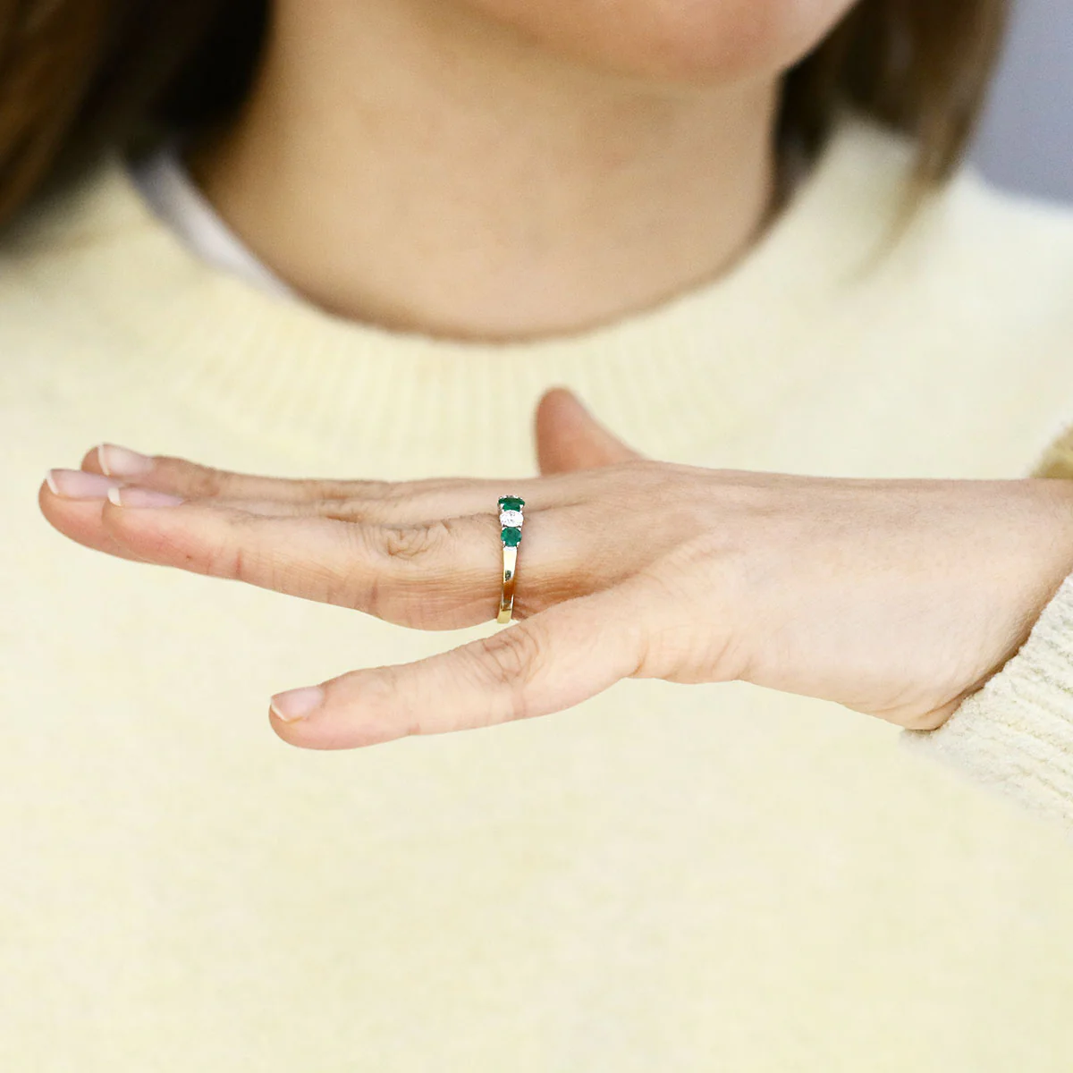 0.73ct Emerald and 0.47ct Diamond Five Stone Ring | 18K Yellow Gold - Image 7