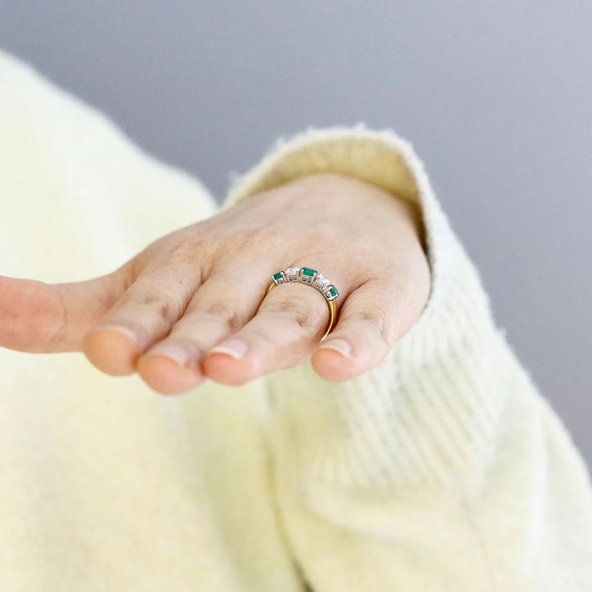 0.73ct Emerald and 0.47ct Diamond Five Stone Ring | 18K Yellow Gold - Image 8