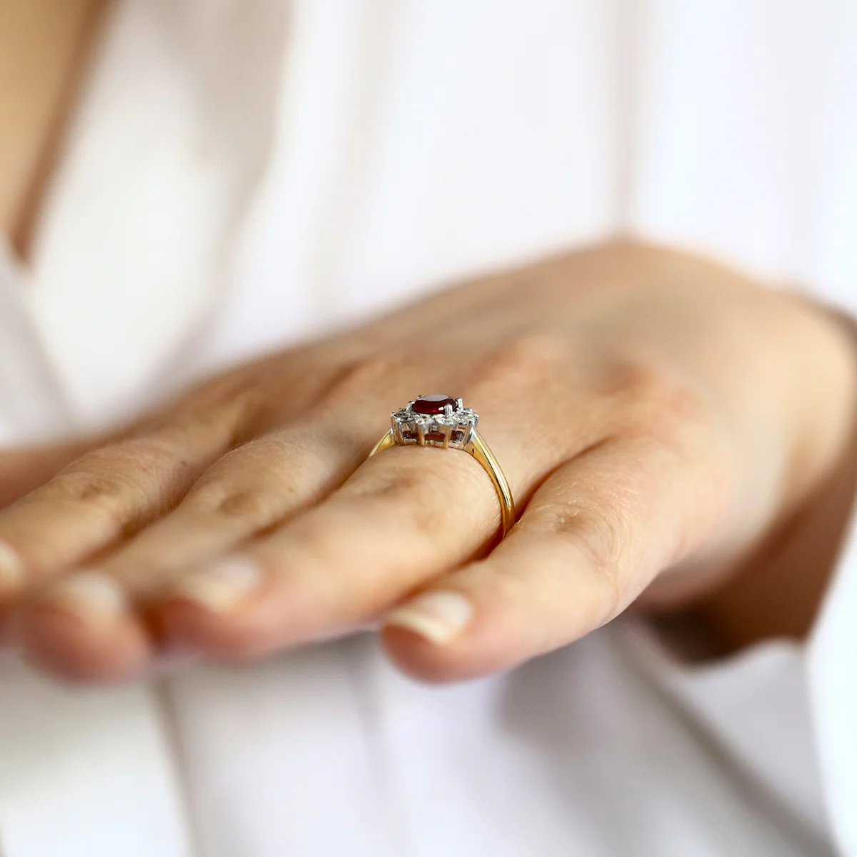 0.96ct Ruby and 0.34ct Diamond Cluster Ring | 18K Yellow Gold - Image 7