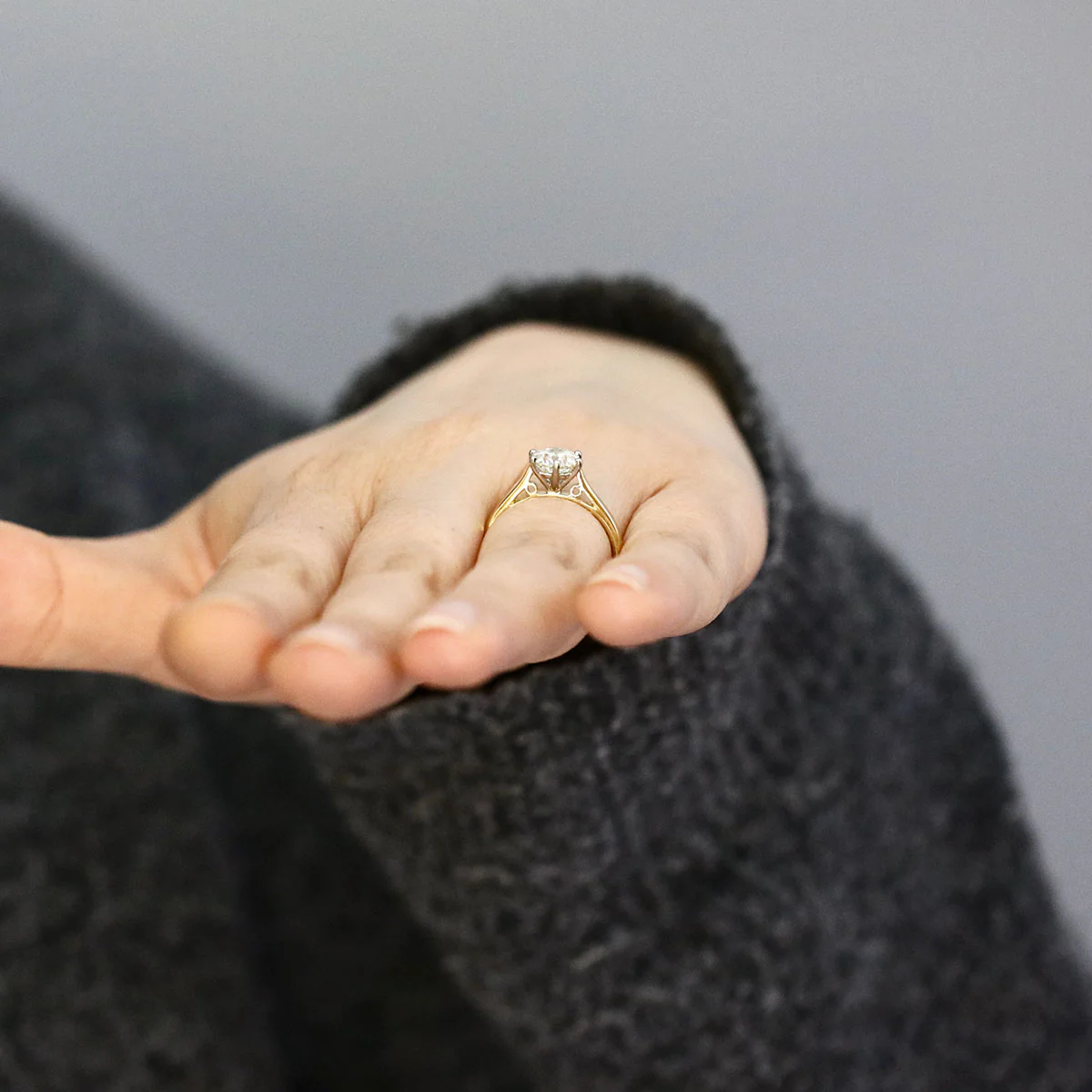 1.30ct Round Brilliant Cut Six Claw Engagement Ring | 18K Yellow Gold & Platinum - Image 8