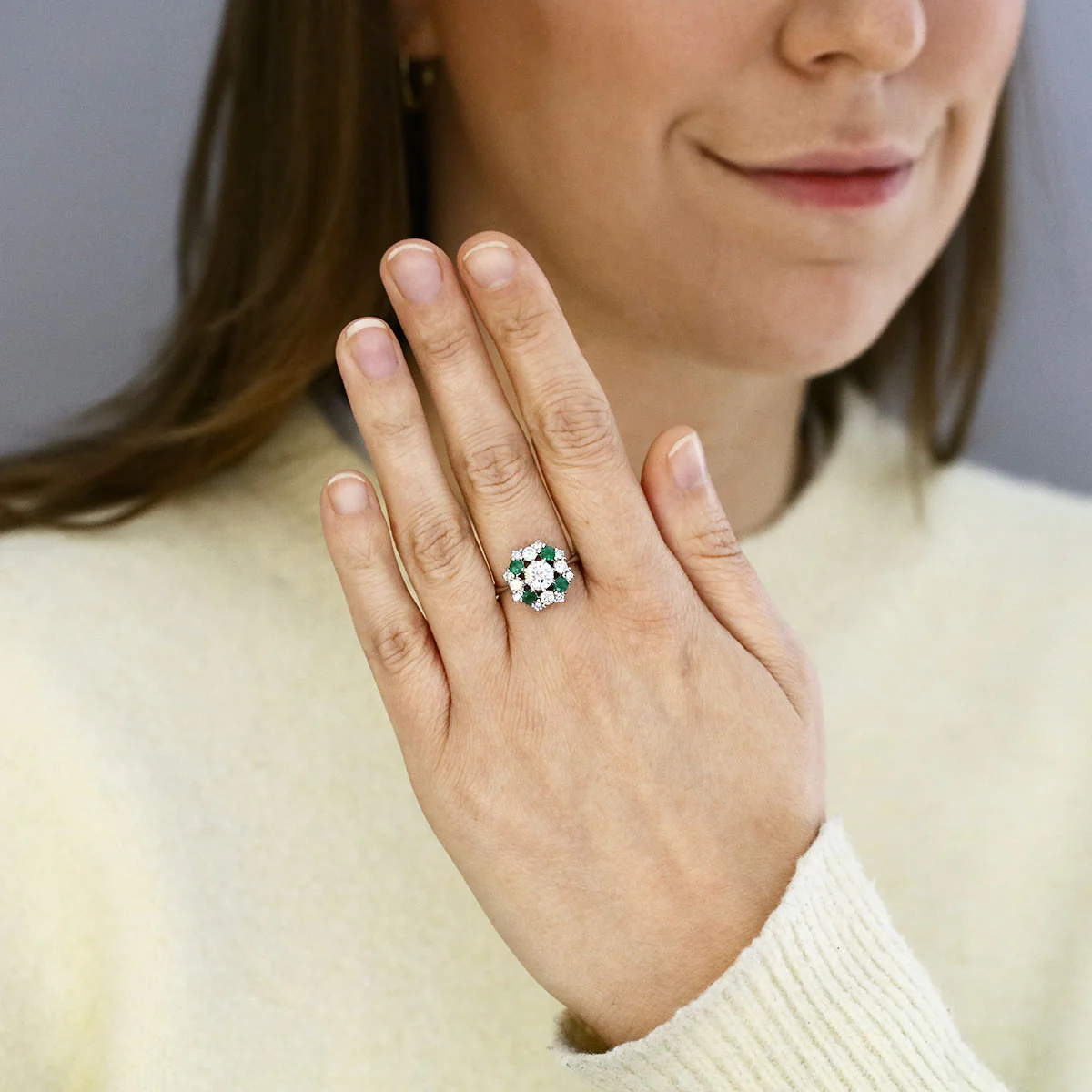 1.42ct Diamond and 0.40ct Emerald Cluster Ring | Pre-Loved | 18K White Gold - Image 6