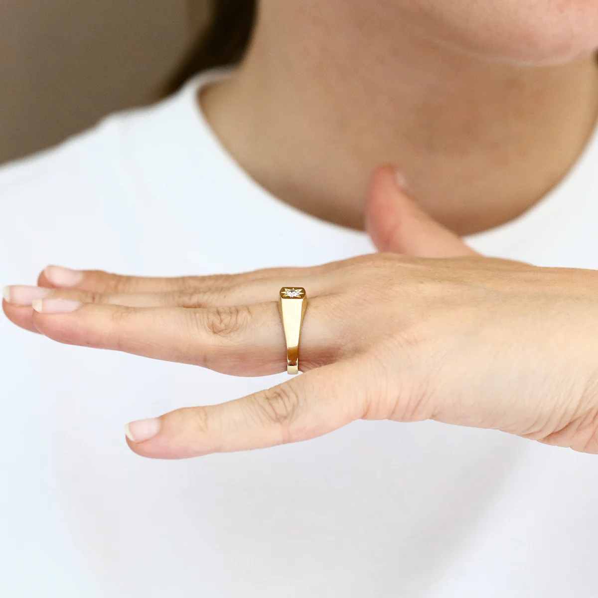 1965 0.18ct Diamond Signet Ring | Pre-Loved | 18K Yellow Gold - Image 7