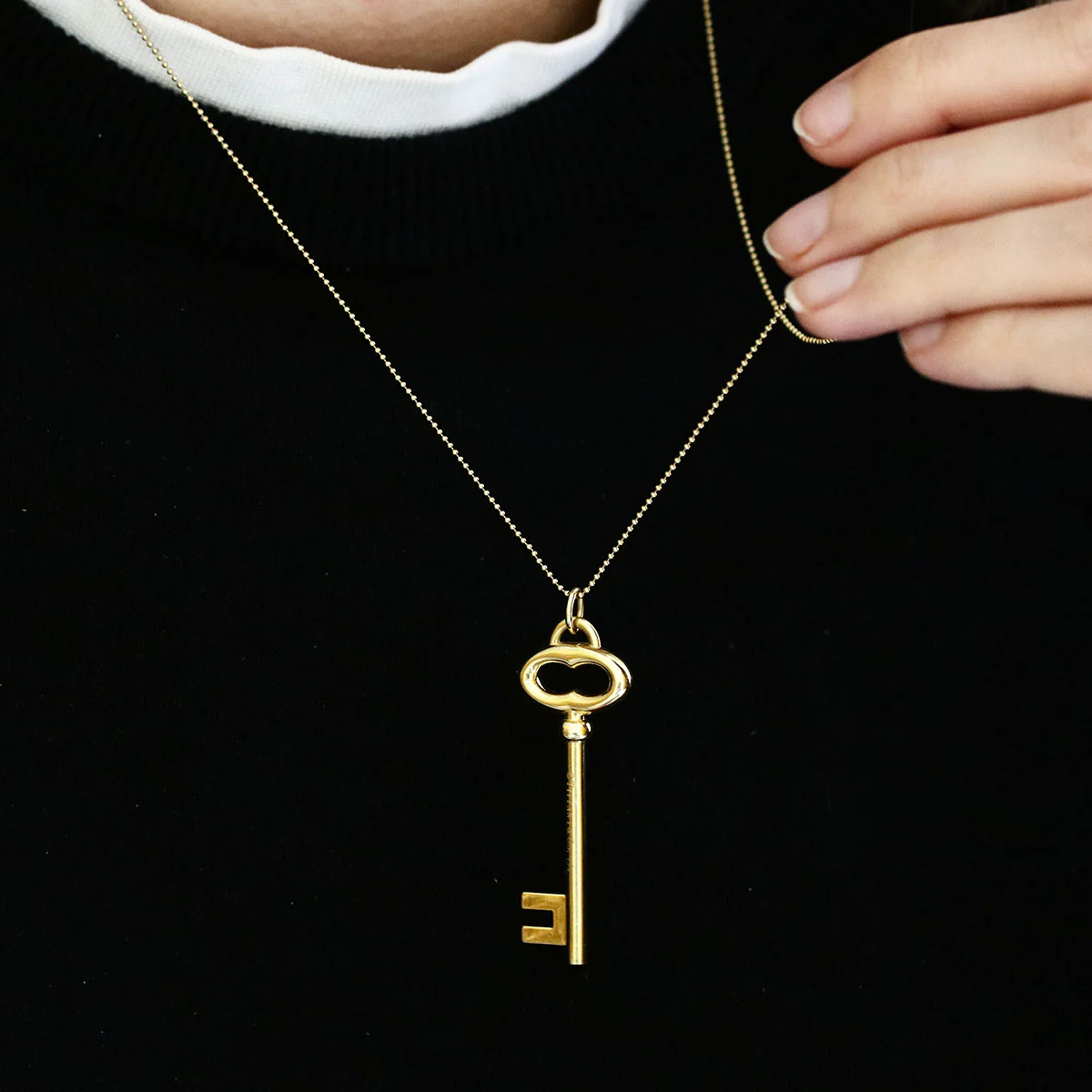 2009 Tiffany & Co Key Necklace & 24" Chain | pre-Loved | 18K Yellow Gold - Image 5
