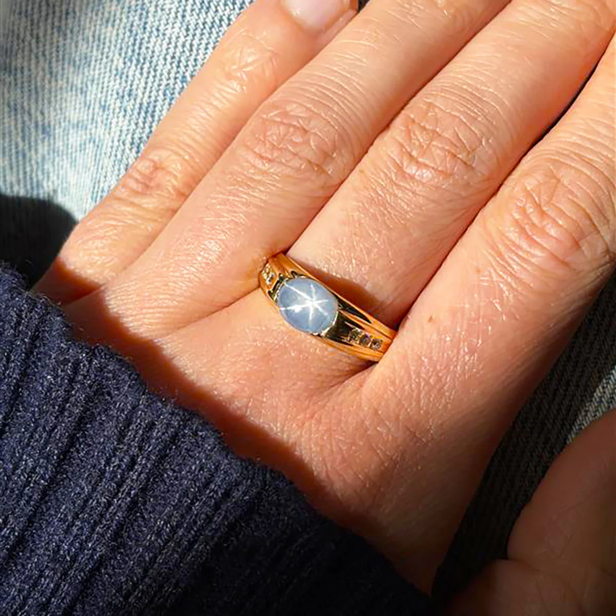 3.25ct Oval Cabochon Sapphire Ring | Pre-Loved | 18K Yellow Gold - Image 6