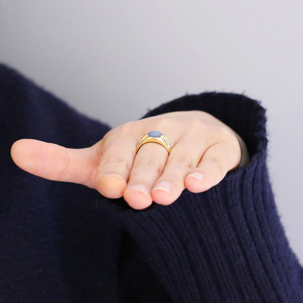 3.25ct Oval Cabochon Sapphire Ring | Pre-Loved | 18K Yellow Gold - Image 9