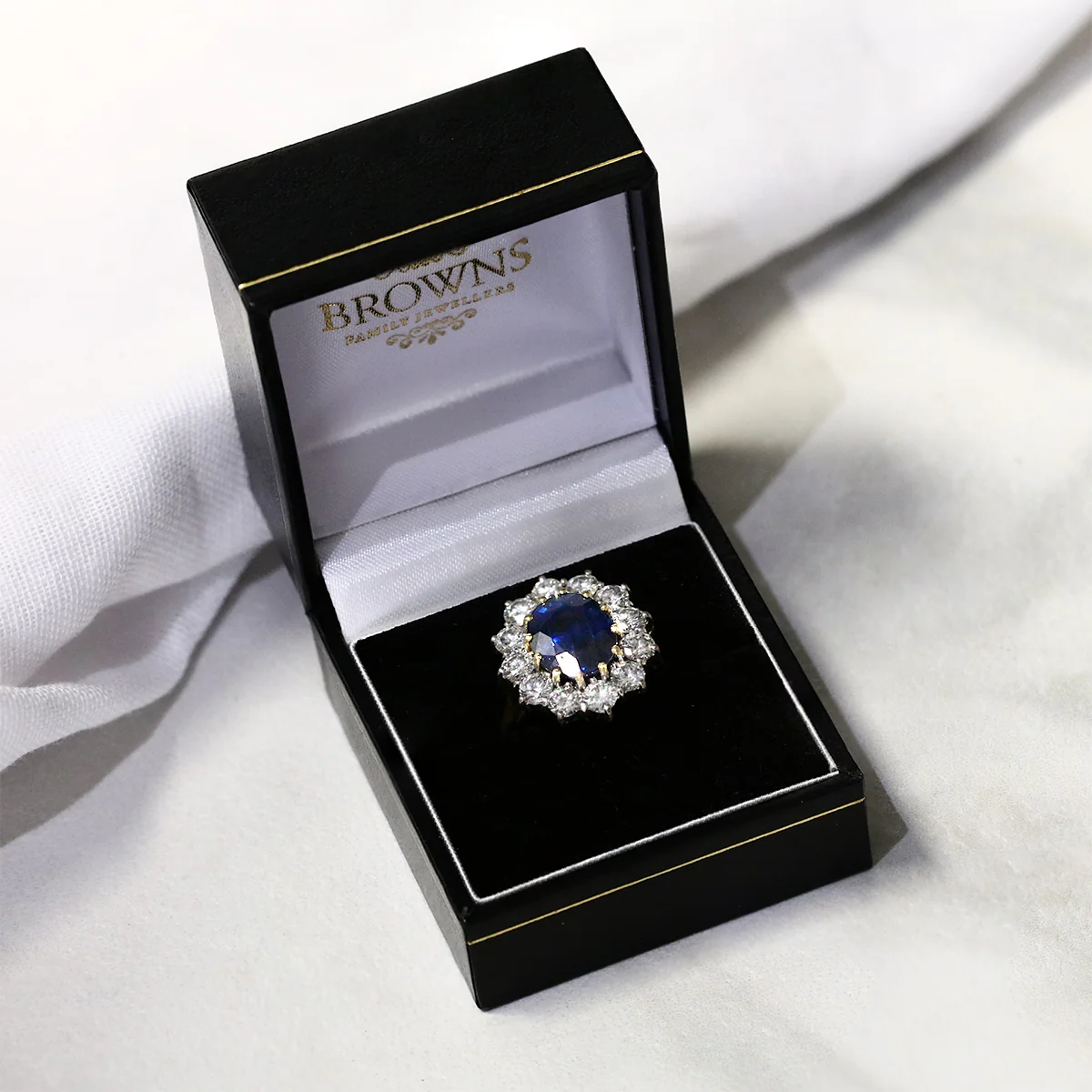 5.37ct Oval Sapphire & Diamond Cluster Ring | Pre-Loved | 18K Yellow Gold - Image 10