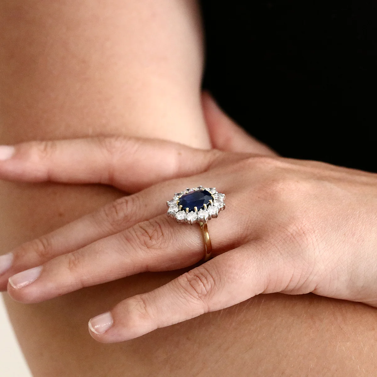5.37ct Oval Sapphire & Diamond Cluster Ring | Pre-Loved | 18K Yellow Gold - Image 8