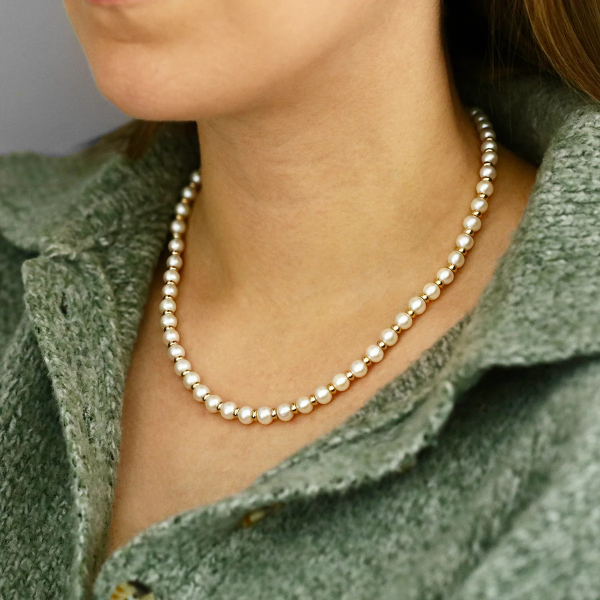 Pearlessence Collection 6"-6.5"mm Freshwater Pearl and Gold Rondelles Necklace | 9K Yellow Gold - Image 4