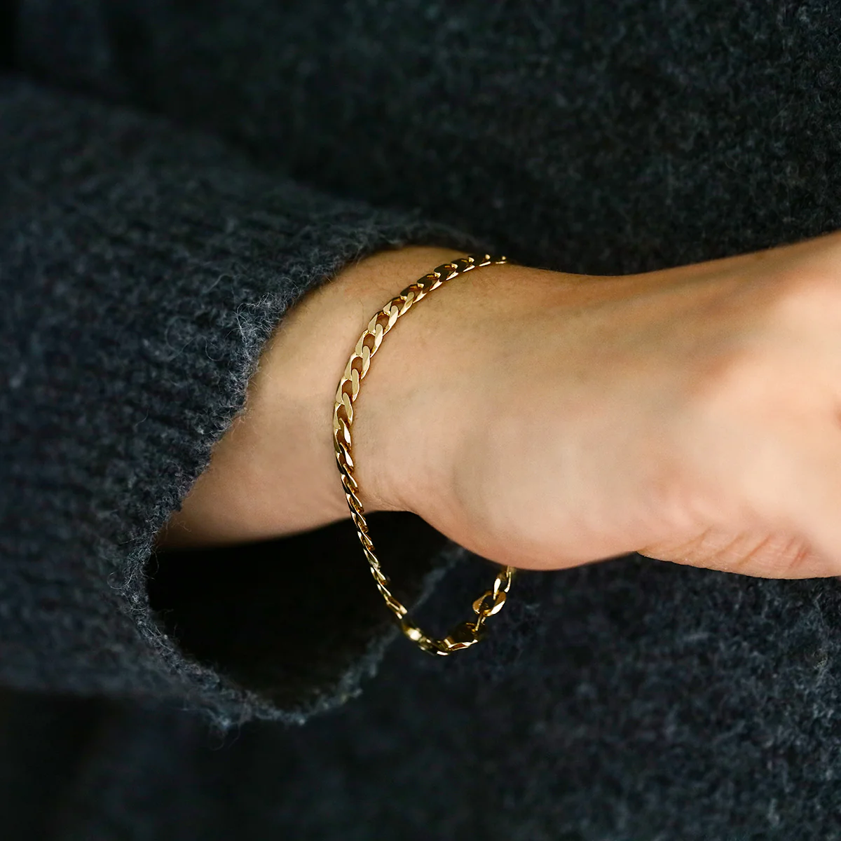 7.5" Curb Link Bracelet | Pre-Loved | 9K Yellow Gold - Image 3