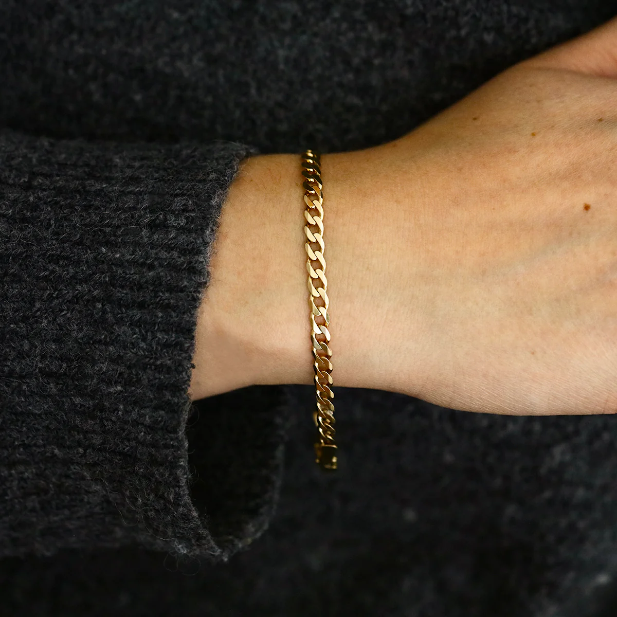 7.5" Curb Link Bracelet | Pre-Loved | 9K Yellow Gold - Image 4