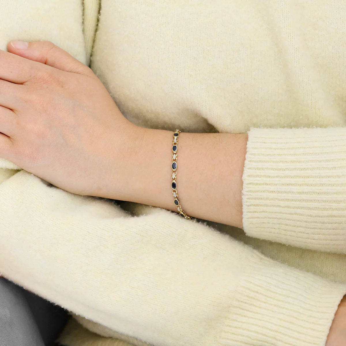 7.5" Sapphire and 0.07ct Diamond Bracelet | Pre-Loved | 9K Yellow Gold - Image 3