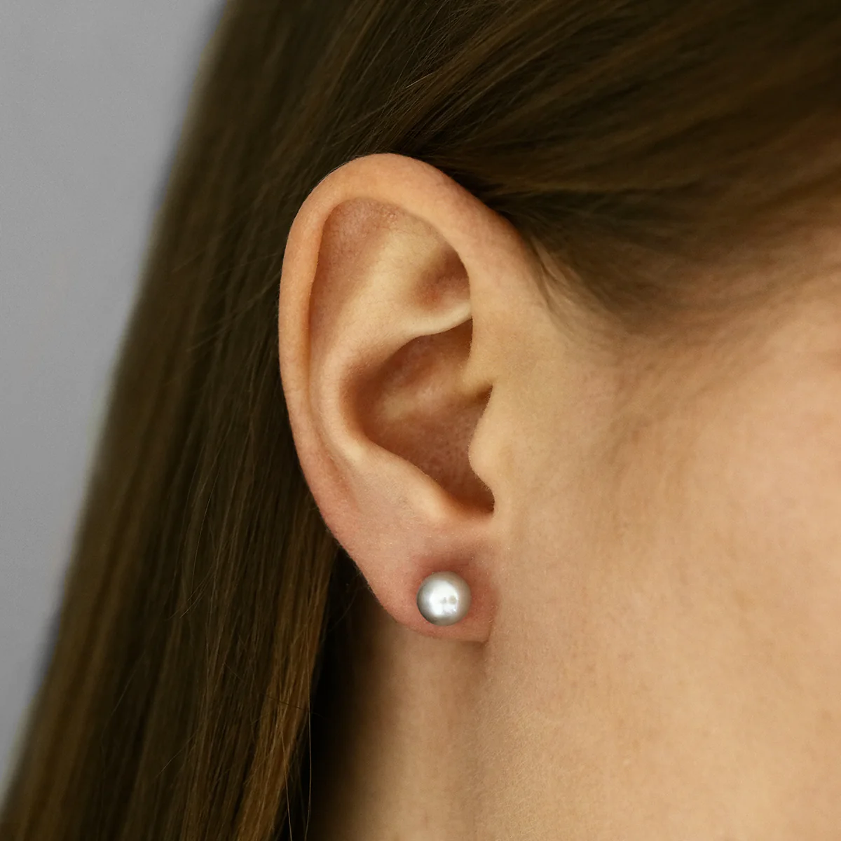 Pearlessence Collection 7-7.5mm Round Grey Cultured River Pearl Stud Earrings | 9K Yellow Gold - Image 6
