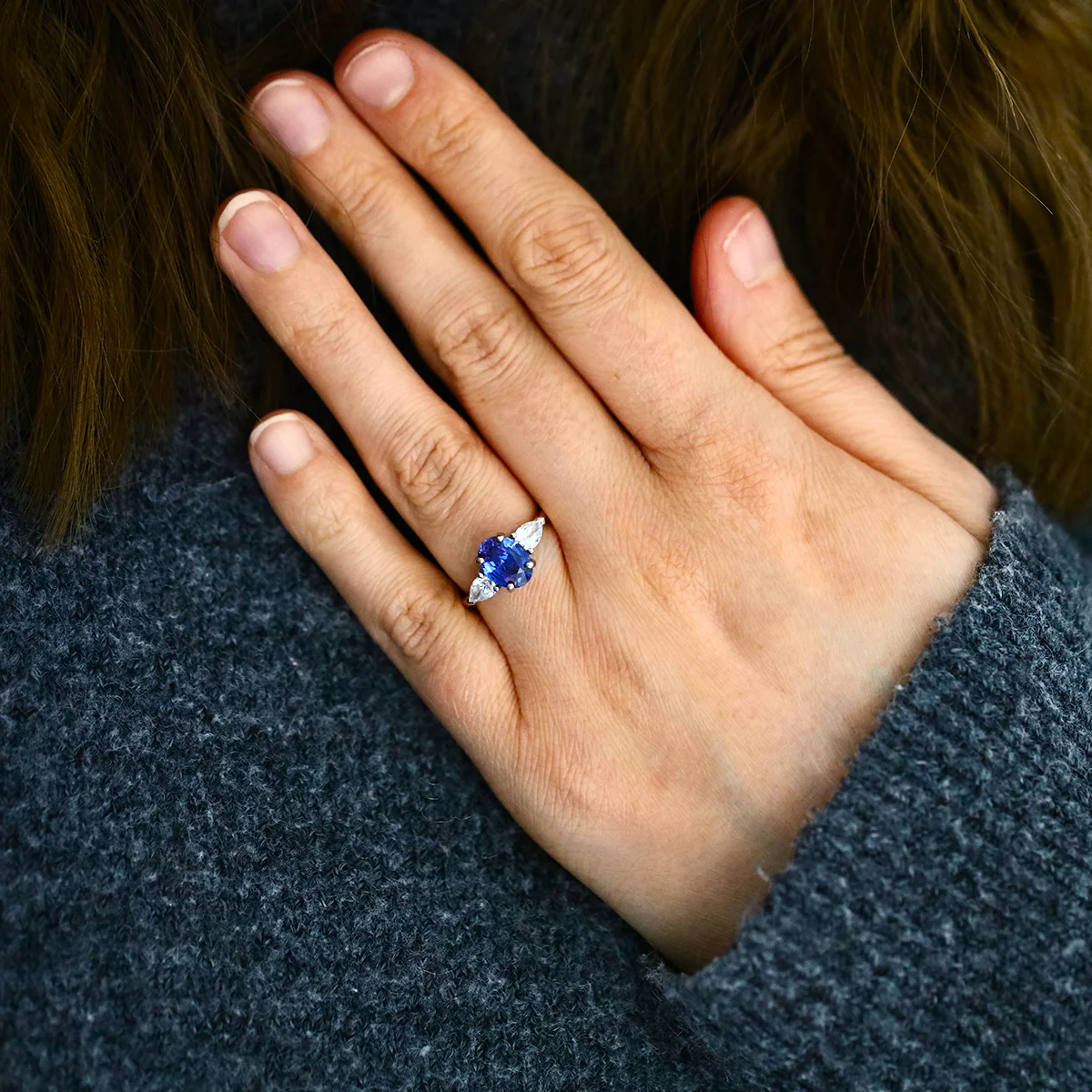 Heirloom Collection 2.13ct Oval Ceylon Sapphire and 0.64ct Pear Cut Diamonds Three Stone Ring | 18K Yellow Gold - Image 6