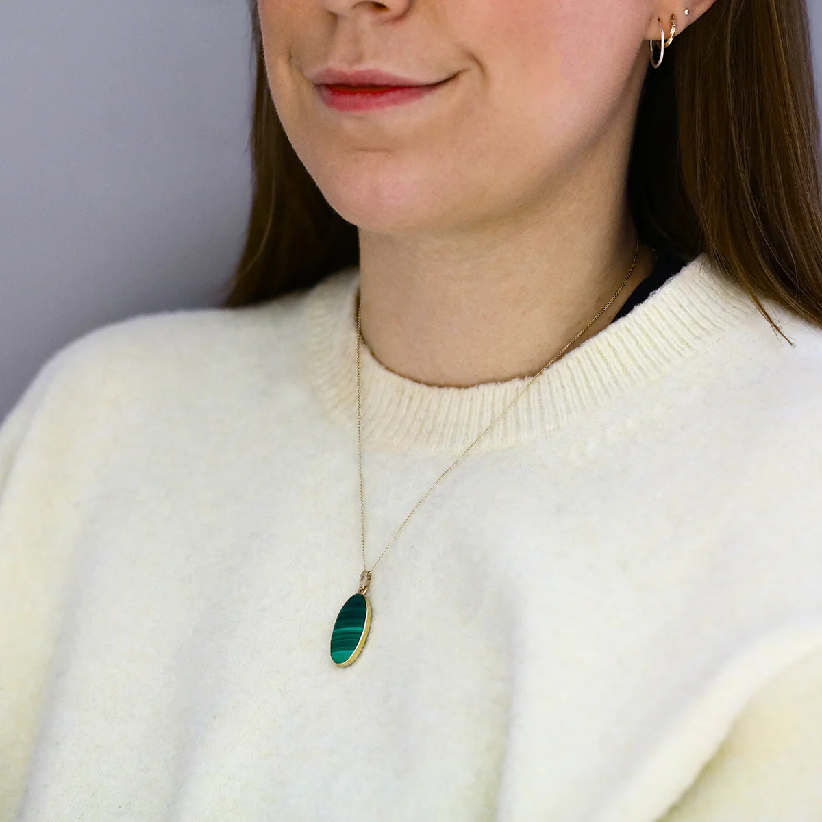 Elongated Oval Malachite Necklace (Chain Not Included) | Pre-Loved | 9K Yellow Gold - Image 5