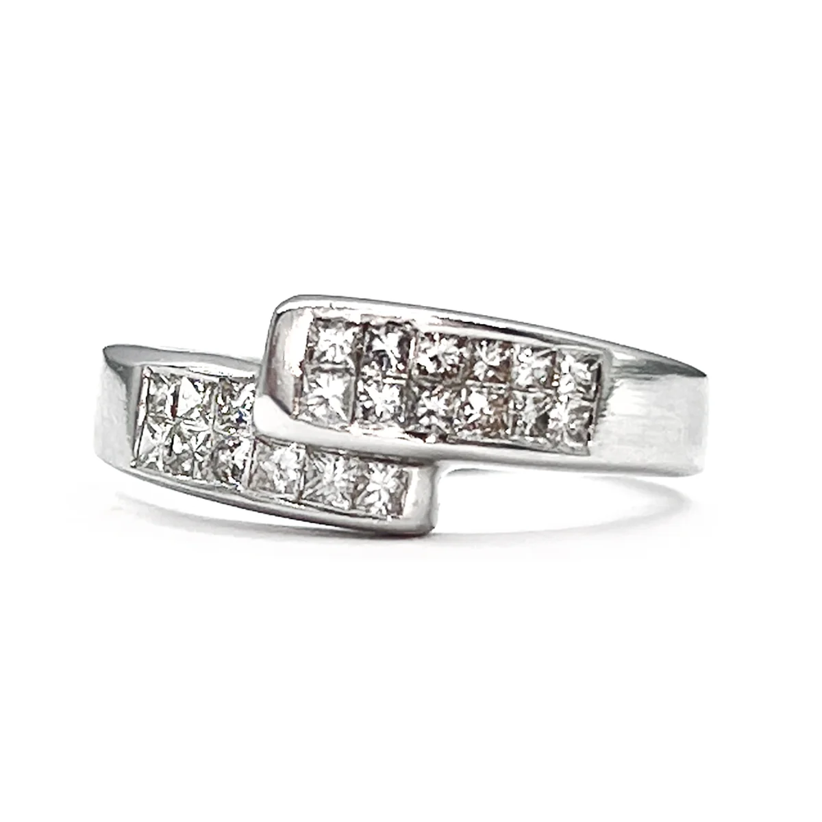 Fancy Zigzag Ring | Pre-Loved | 18K White Gold - Image 2