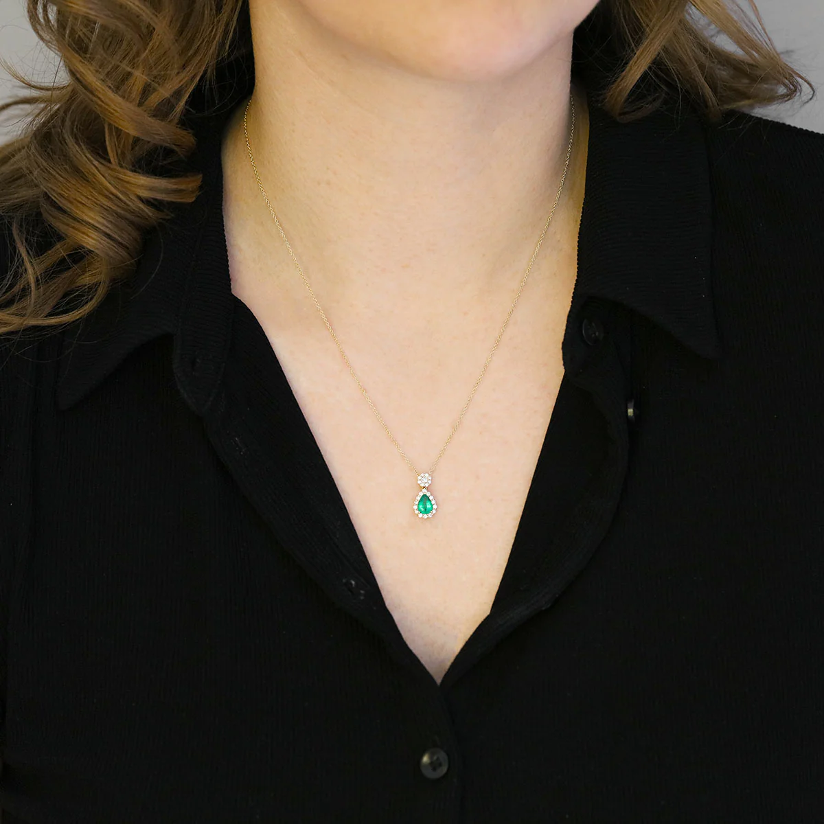 Heirloom Collection 0.55ct Pear Cut Emerald and 0.24ct Diamond Halo Necklace (Chain Not Included) | 18K Yellow Gold - Image 4