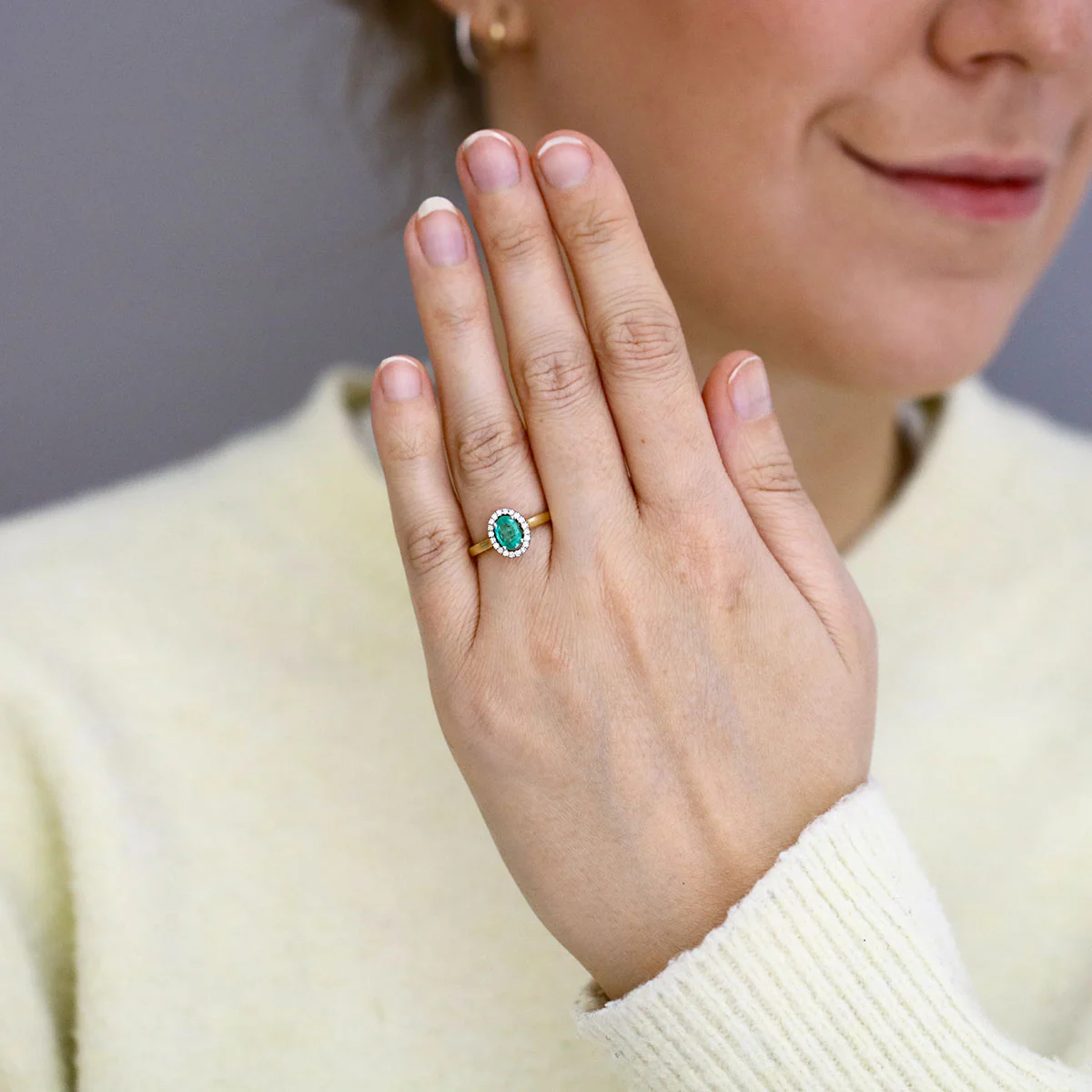 Heirloom Collection 0.81ct Oval Emerald and 0.14ct Diamond Halo Ring | Platinum & 18K Yellow Gold - Image 6