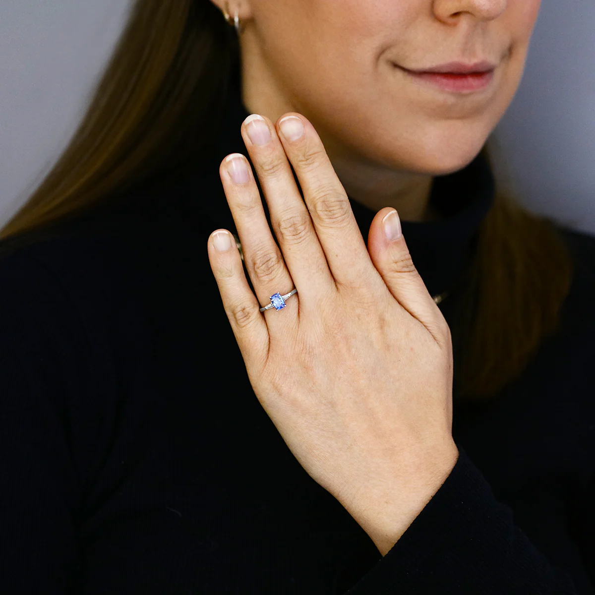 Heirloom Collection 1.06ct Cushion Cut Blue Sapphire and 0.23ct Tapered Baguette Side Stone Ring | Platinum - Image 6