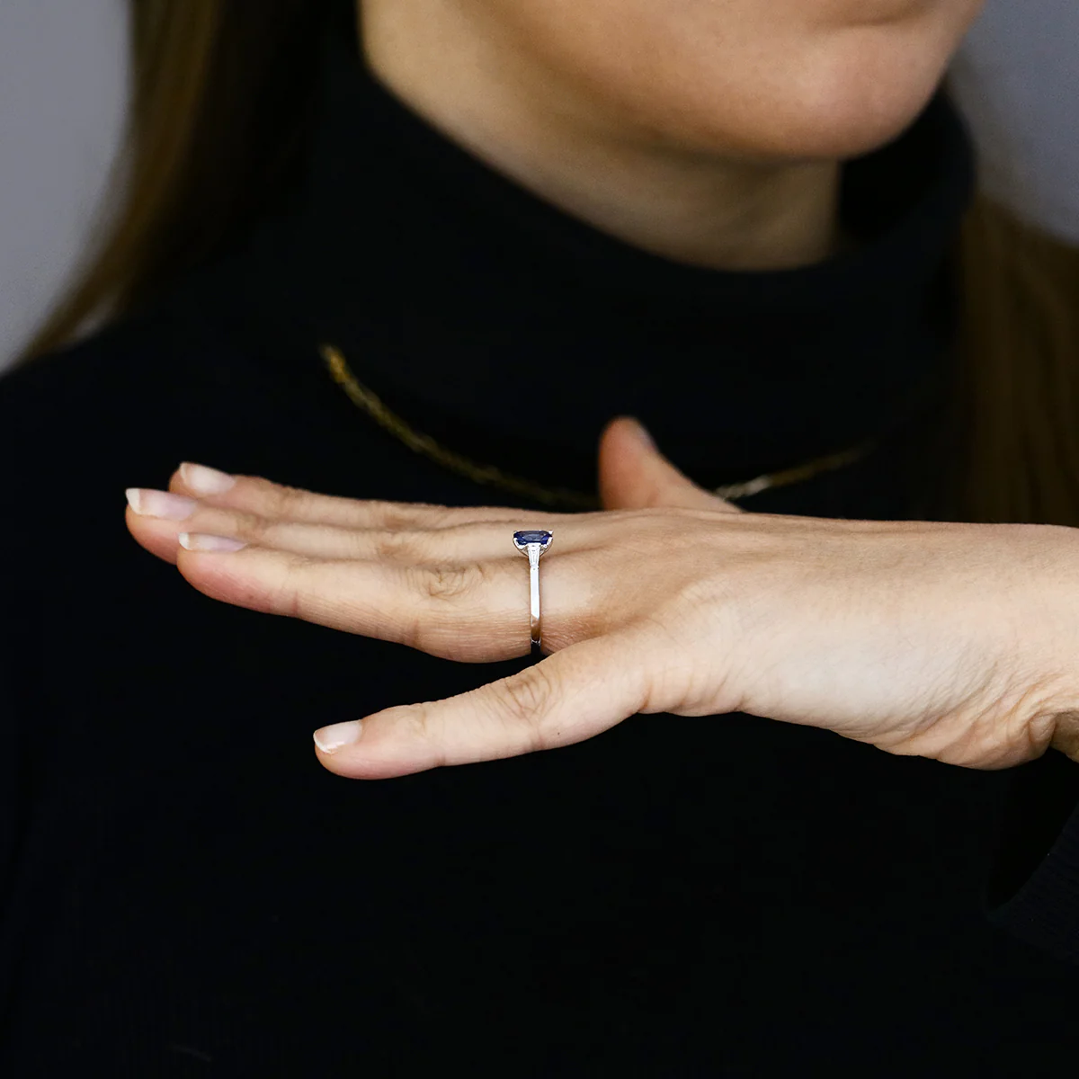 Heirloom Collection 1.06ct Cushion Cut Blue Sapphire and 0.23ct Tapered Baguette Side Stone Ring | Platinum - Image 7