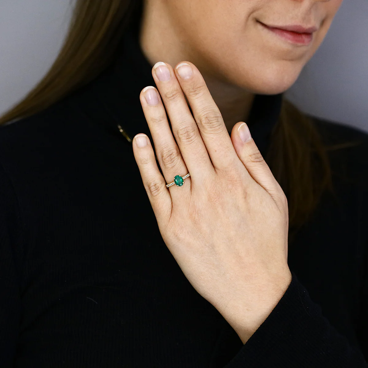 Heirloom Collection 1.14ct Emerald and 0.17ct Diamond Shoulder Solitaire Ring | 18K Yellow Gold - Image 6
