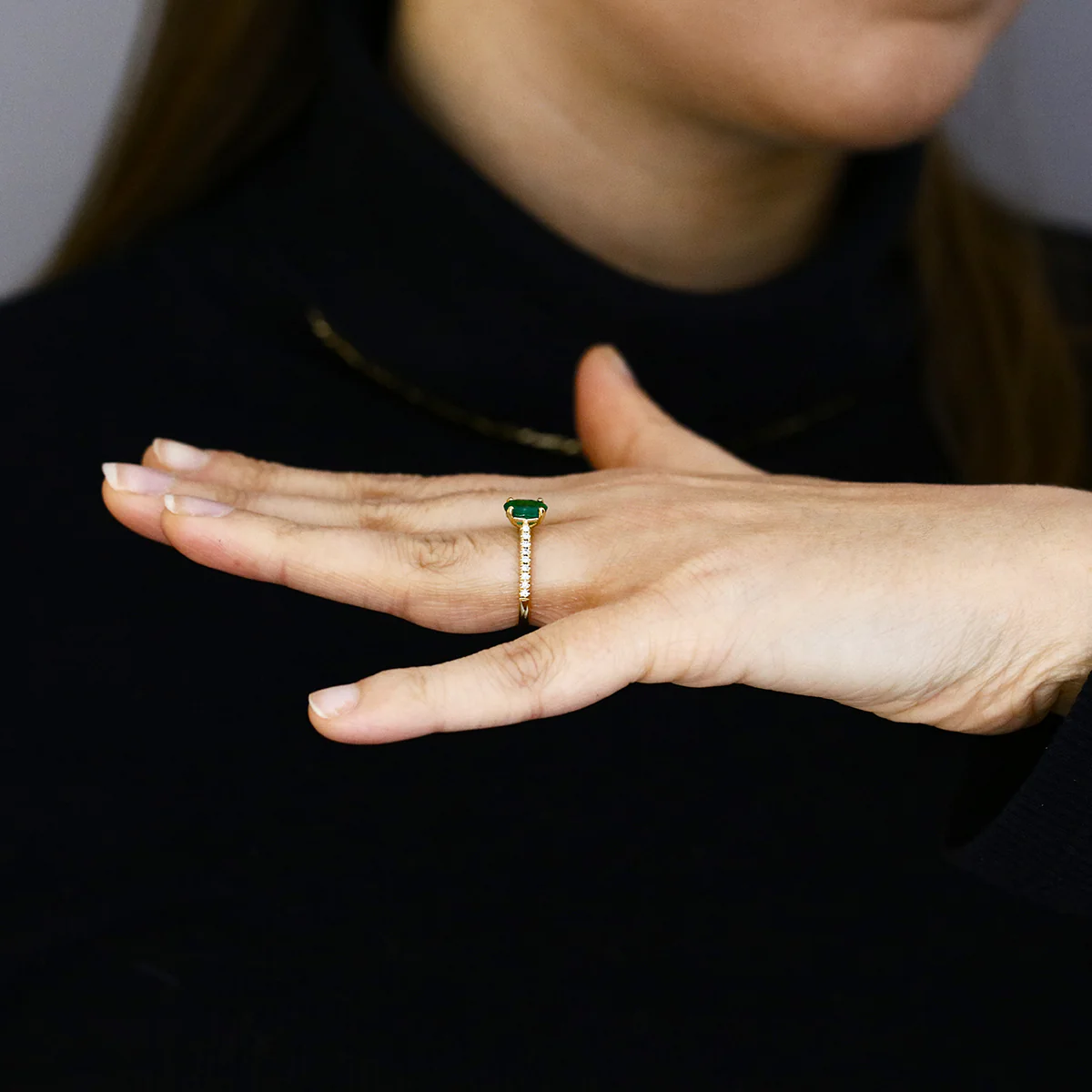 Heirloom Collection 1.14ct Emerald and 0.17ct Diamond Shoulder Solitaire Ring | 18K Yellow Gold - Image 7