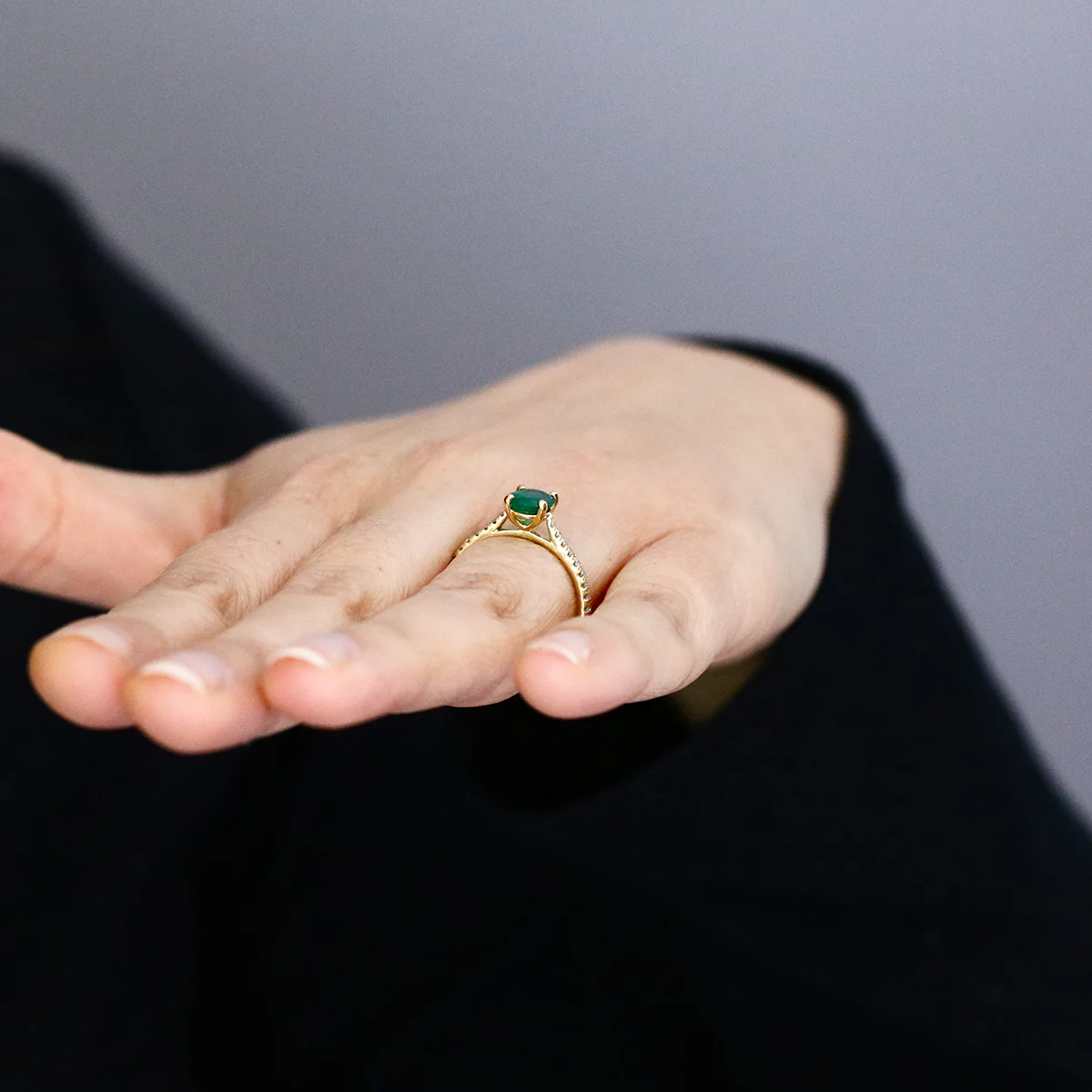 Heirloom Collection 1.14ct Emerald and 0.17ct Diamond Shoulder Solitaire Ring | 18K Yellow Gold - Image 8