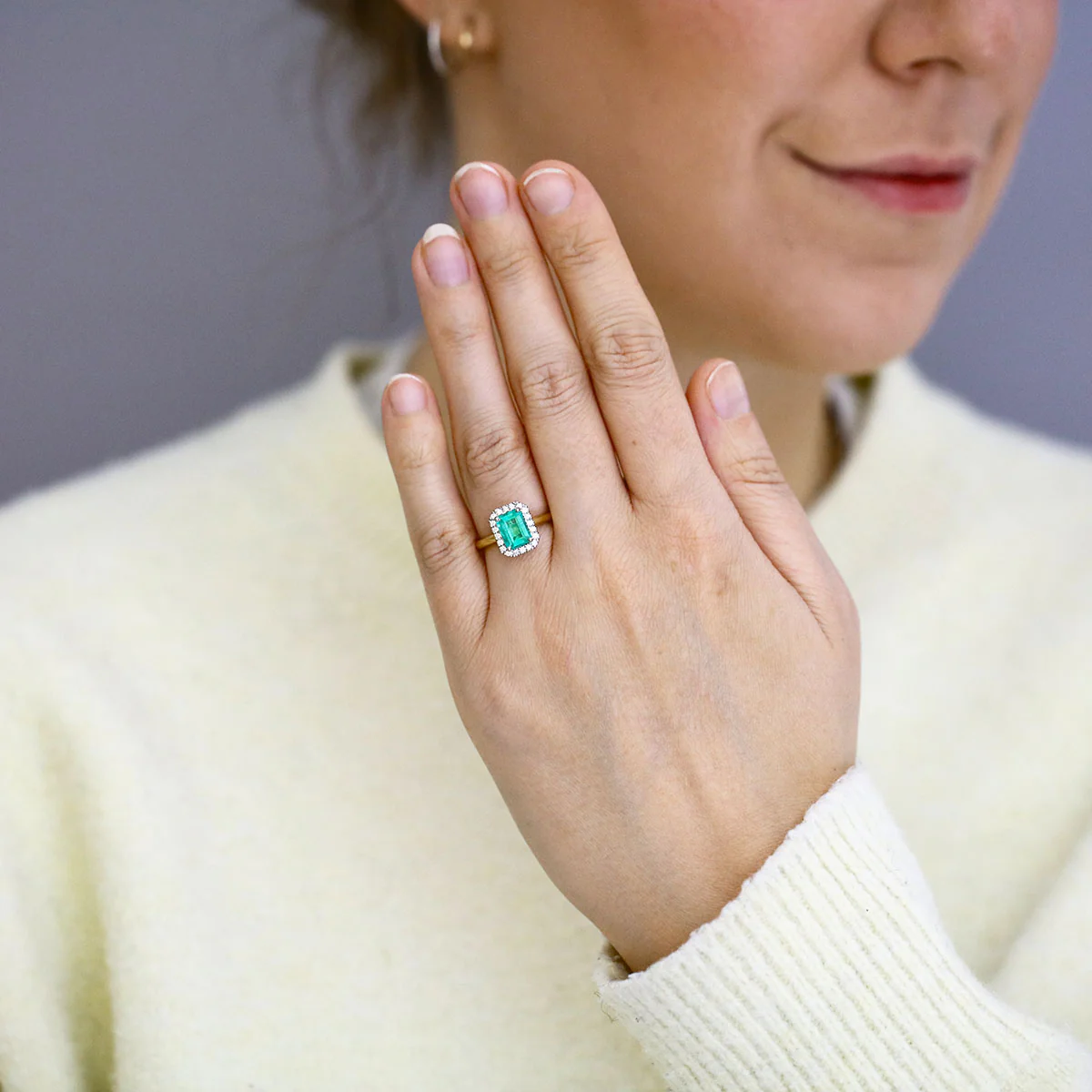 Heirloom Collection 1.45ct Brazilian Emerald-Cut Emerald and 0.20ct Diamond Halo Ring | 18K Yellow Gold - Image 6