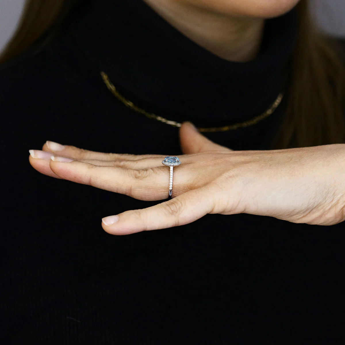 Heirloom Collection 1.95ct Oval Aquamarine and 0.22ct Diamond Three Stone Ring | Platinum - Image 7