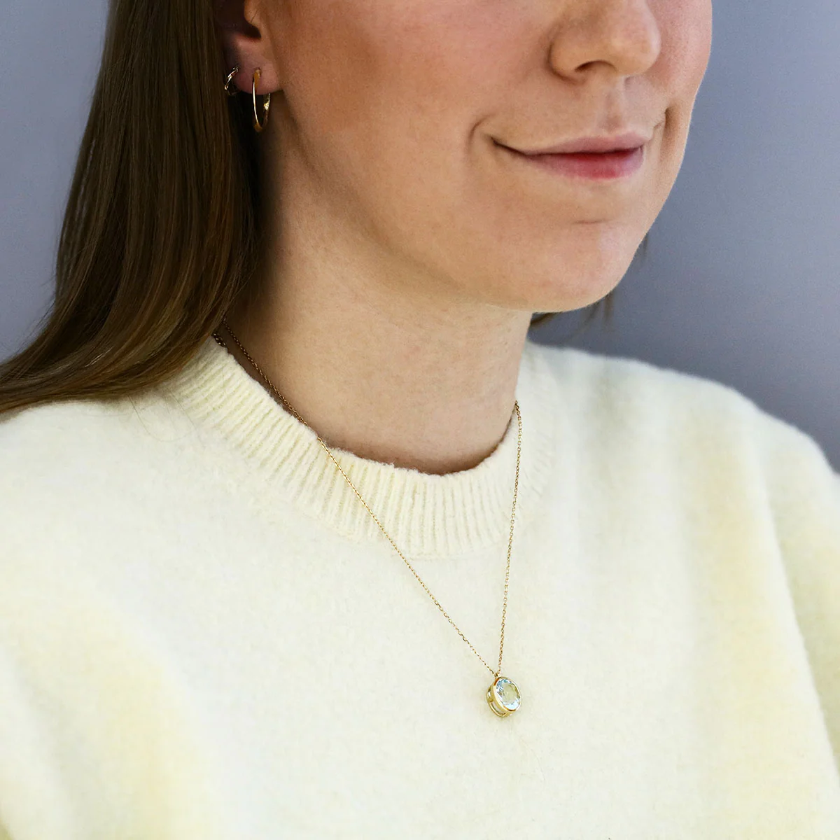 Heirloom Collection 3.85ct Oval Aquamarine Bezel Set Necklace | 9K Yellow Gold - Image 4