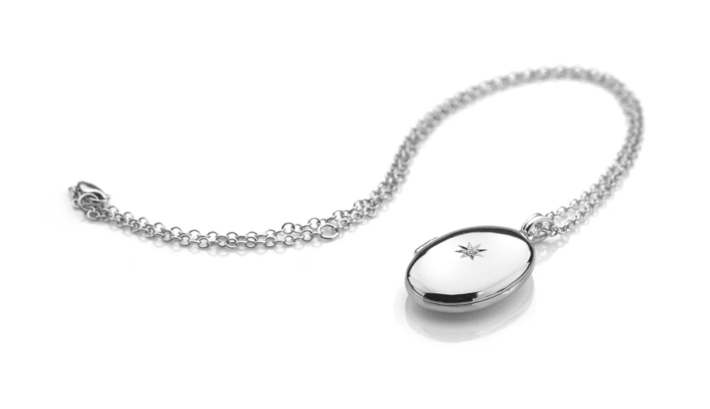 Hot Diamonds Romantic Oval Locket | Sterling Silver - Image 2