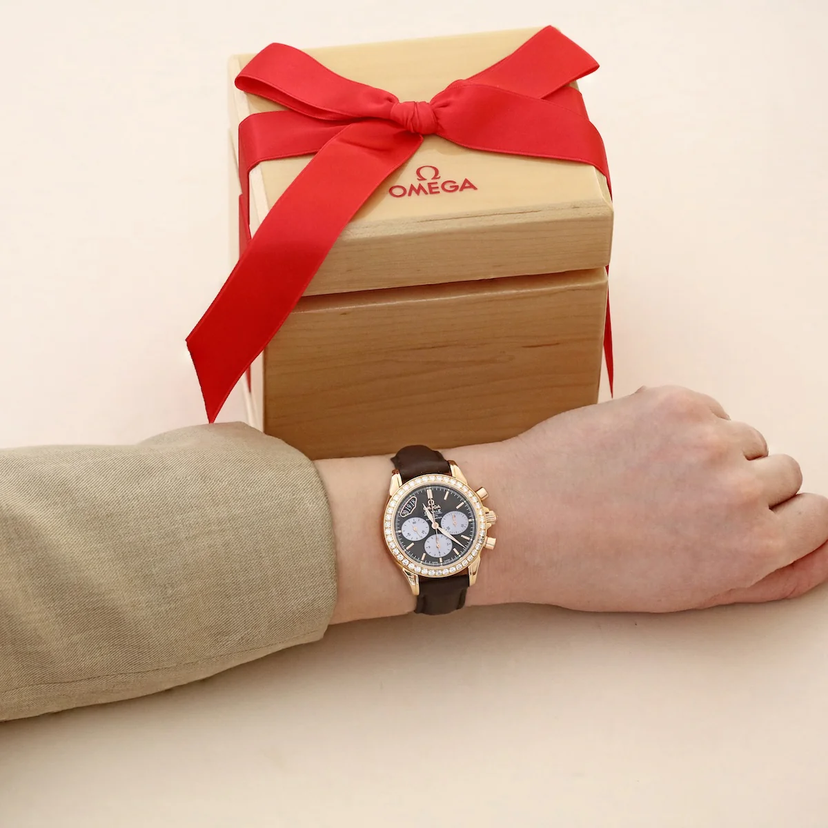 Omega De Ville 4677.60.37  Ladies Diamond Bezel Watch | Pre-Owned | 18K Rose Gold - Image 8
