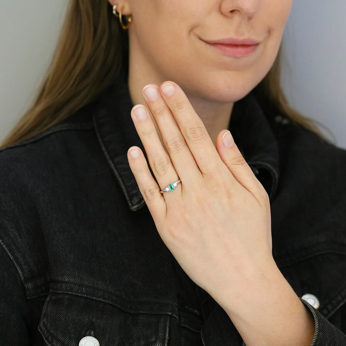 Oval Emerald and Diamond Trilogy Ring | Pre-Loved | 18K White Gold - Image 5