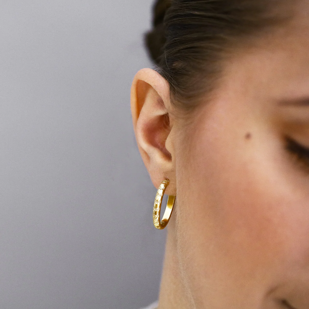Oval Heart Engraved Hoop Earrings | Pre-Loved | 9K Yellow Gold - Image 6