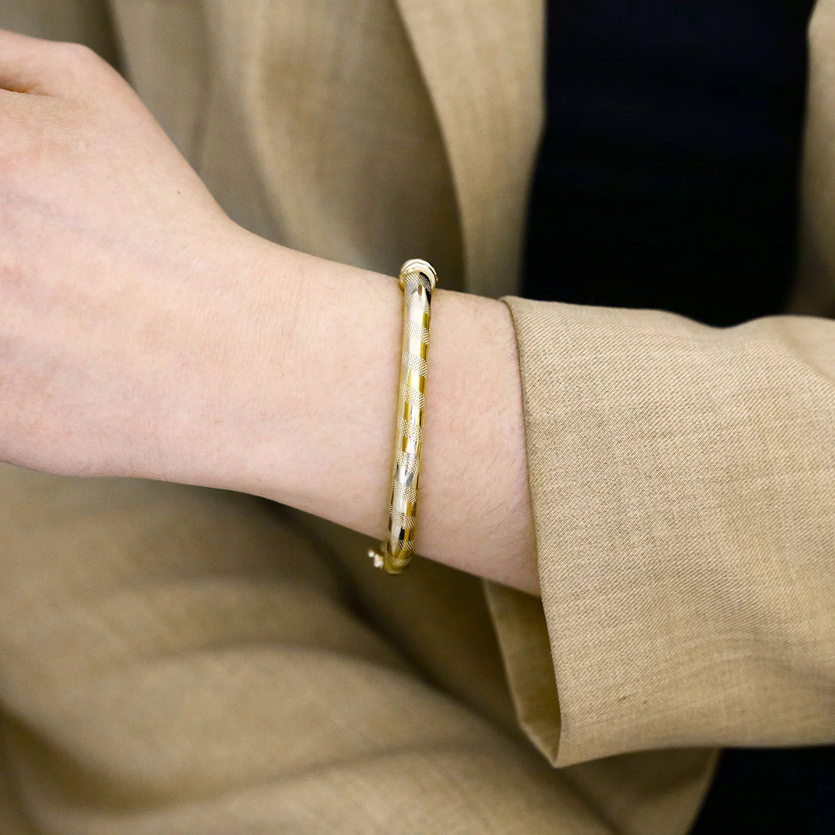 Oval Patterned Bangle (9.5g) | Pre-Loved | 9K Yellow Gold - Image 4