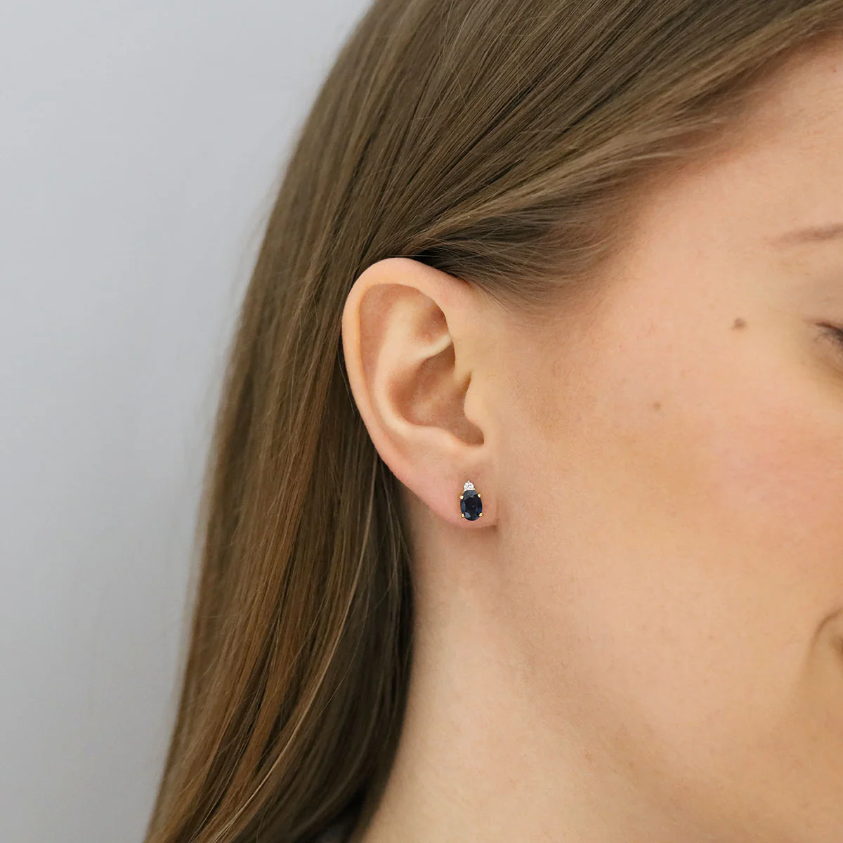 Oval Sapphire & Diamond Stud Earrings | Pre-loved | 18K Yellow Gold - Image 5