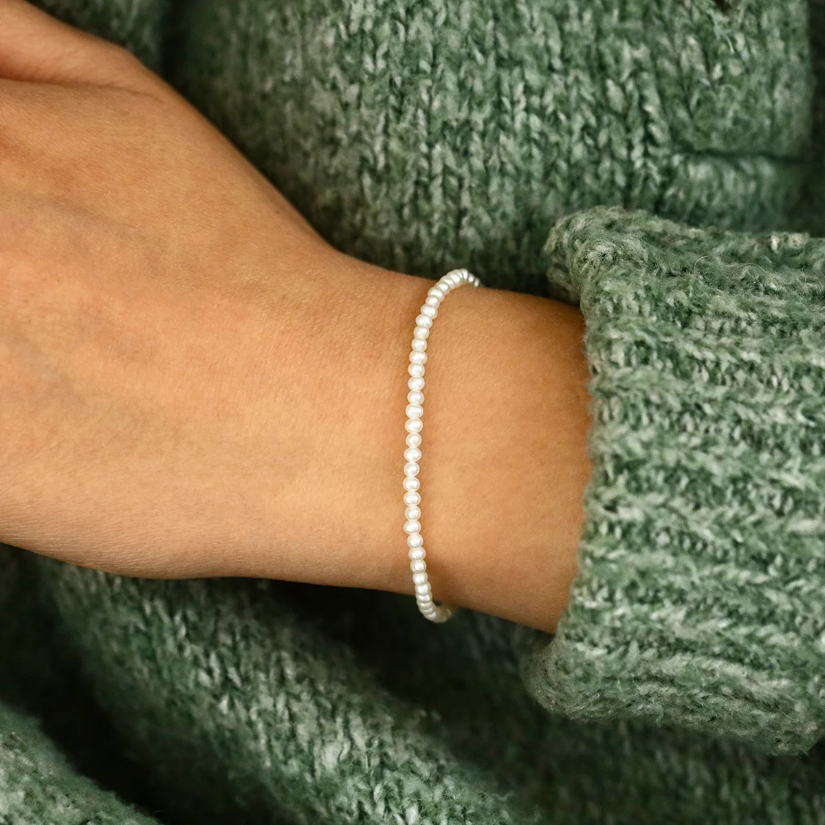 Pearlessence Collection 2.0-2.5mm White Round Cultured River Pearl Bracelet | 9K Yellow Gold - Image 3
