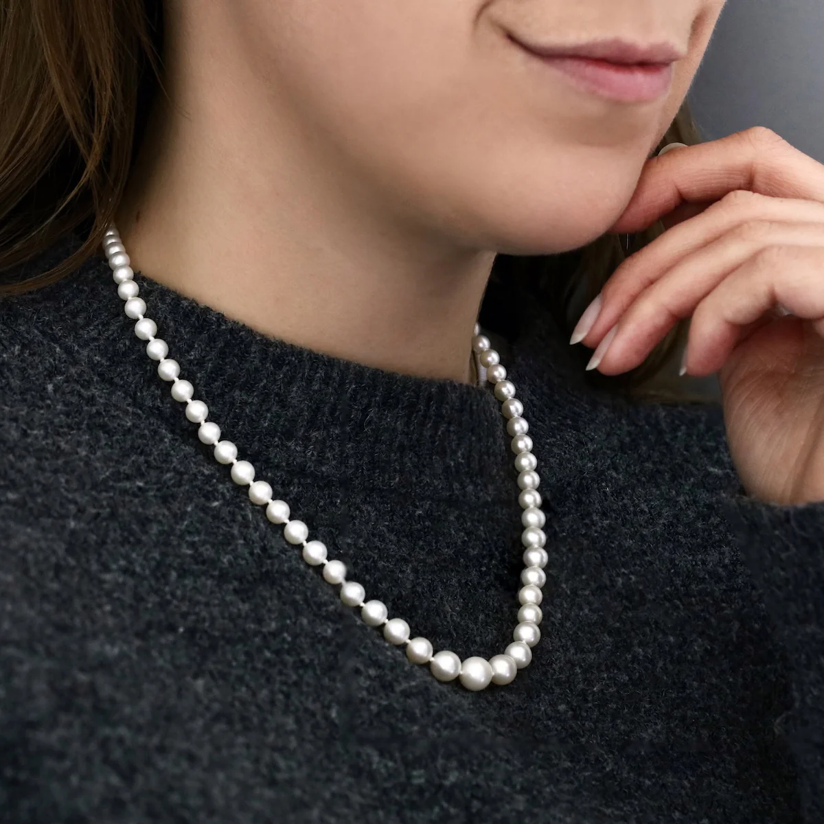 Pearlessence Collection 4-8mm White Round Cultured River Pearl Graduated Necklace | 9K Yellow gold - Image 5