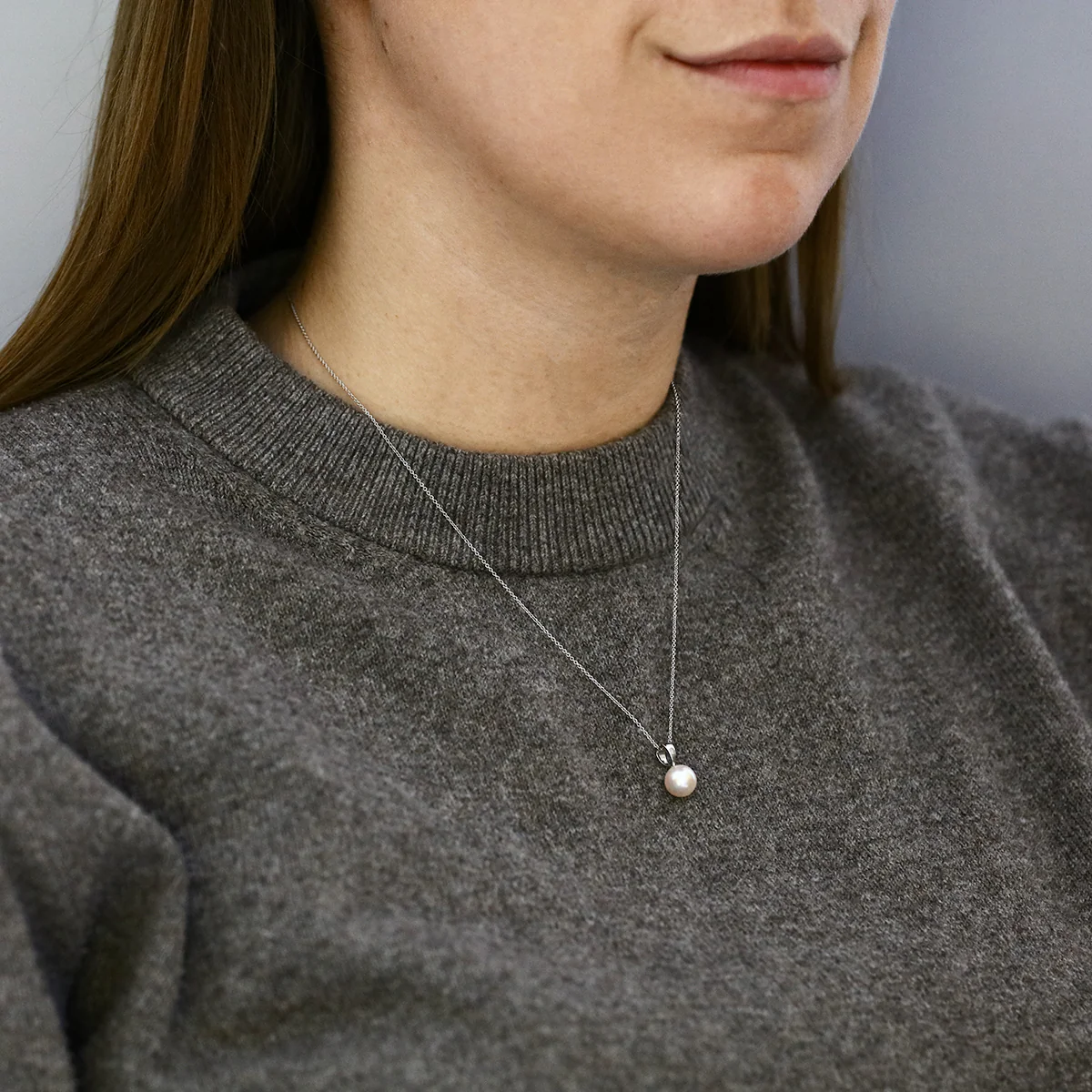 Pearlessence Collection 8-8.5mm White Round Akoya Pearl Necklace | 18K White Gold - Image 5
