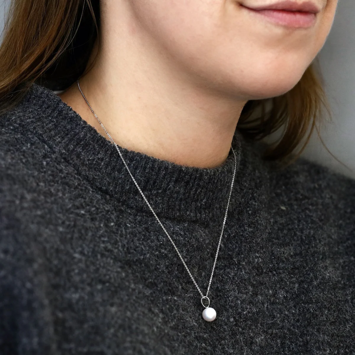 Pearlessence Collection 8-8.5mm White Round Cultured River Pearl Necklace | 9K White Gold - Image 4