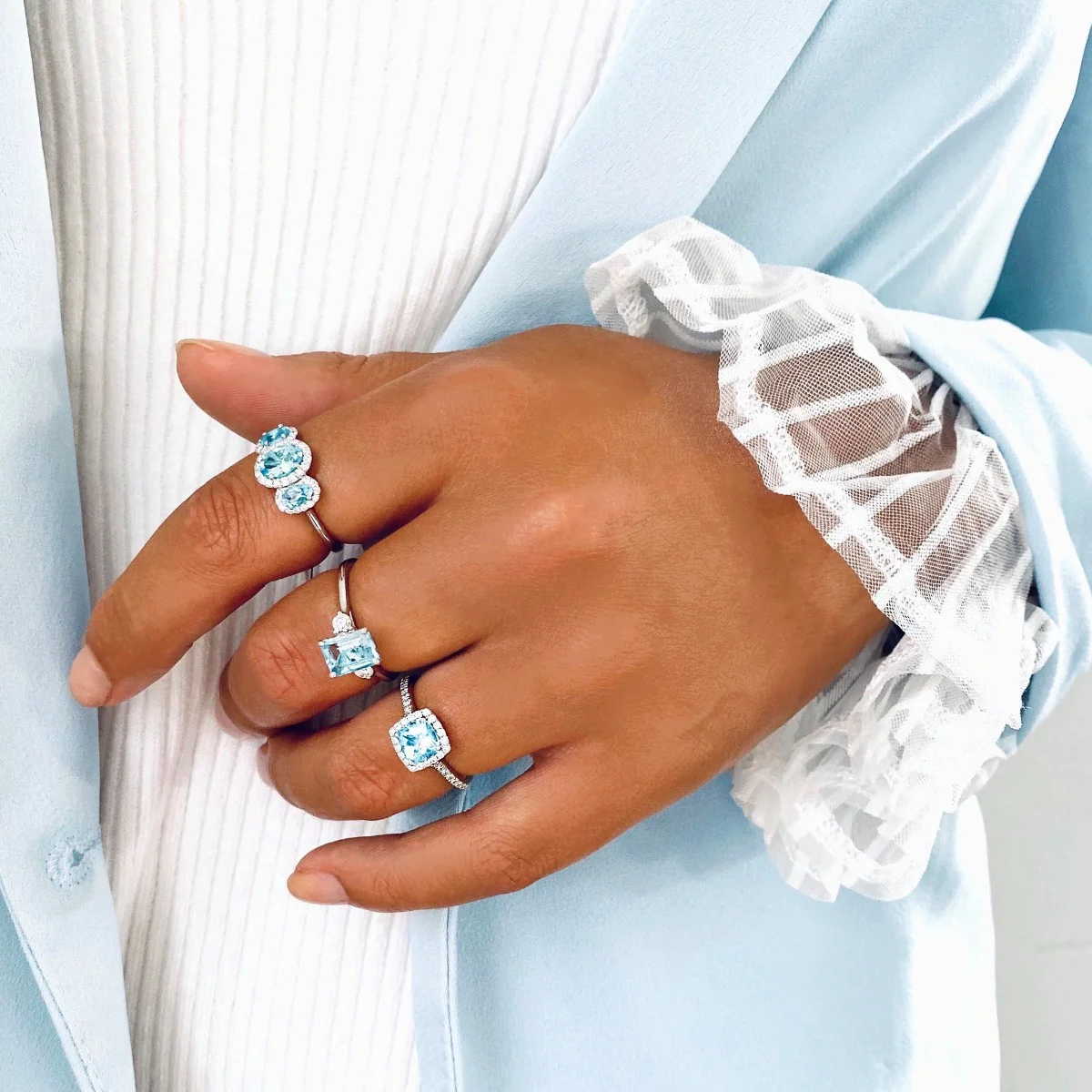Rosa Mer Collection 0.92ct Cushion Cut Aquamarine & Diamond Halo Ring - Image 4