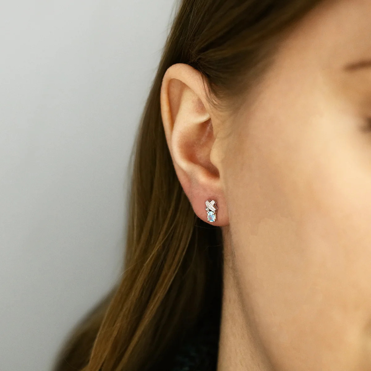 Rosa Mer Diamond and Aquamarine Kiss Earrings | 9K White Gold - Image 5