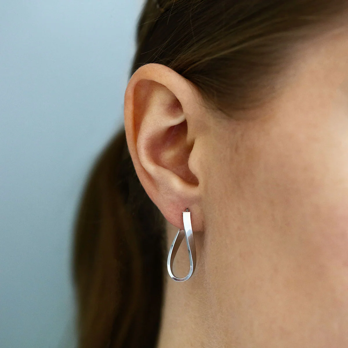 Soleil Collection 10.5mm x 26.5mm Twisted Oval Hoop Creole Earrings | 9K White Gold - Image 5