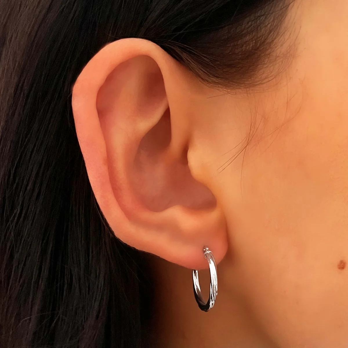 Soleil Collection 15mm Twist Hoop Earrings | 9K Solid White Gold - Image 4