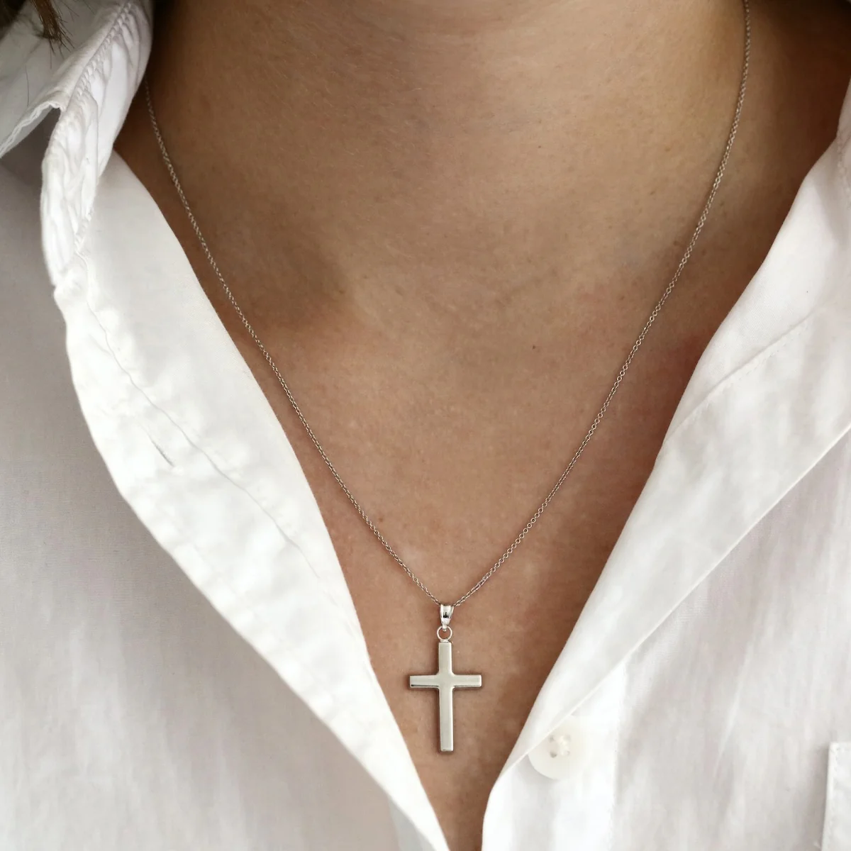 Soleil Collection 18" Plain Cross Necklace | 9K White Gold - Image 4