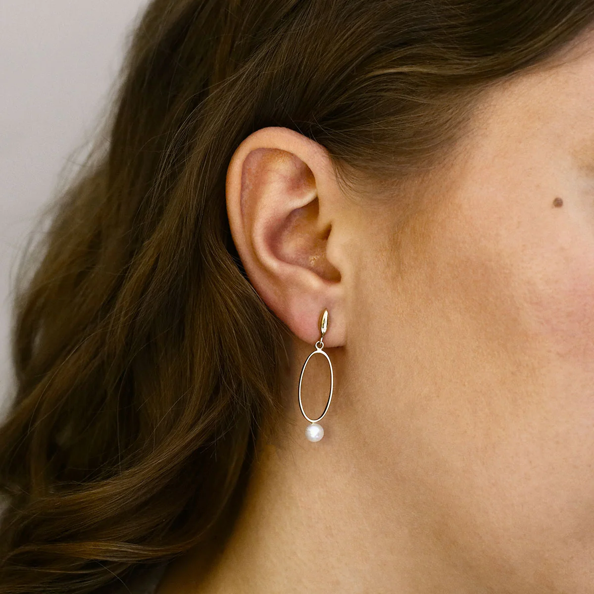 Soleil Collection 5mm Pearl Open Oval Link Drop Earrings | 9K Yellow Gold - Image 5