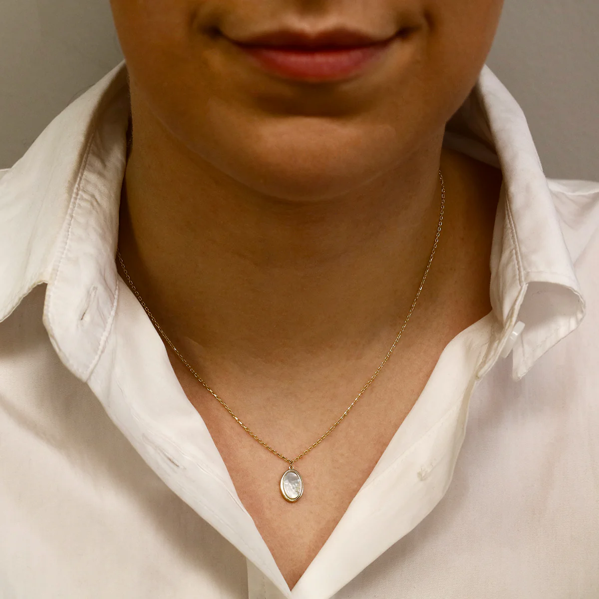 Soleil Collection Oval Mother Of Pearl Adjustable Necklace 16" - 18" | 9K Solid Yellow Gold - Image 3